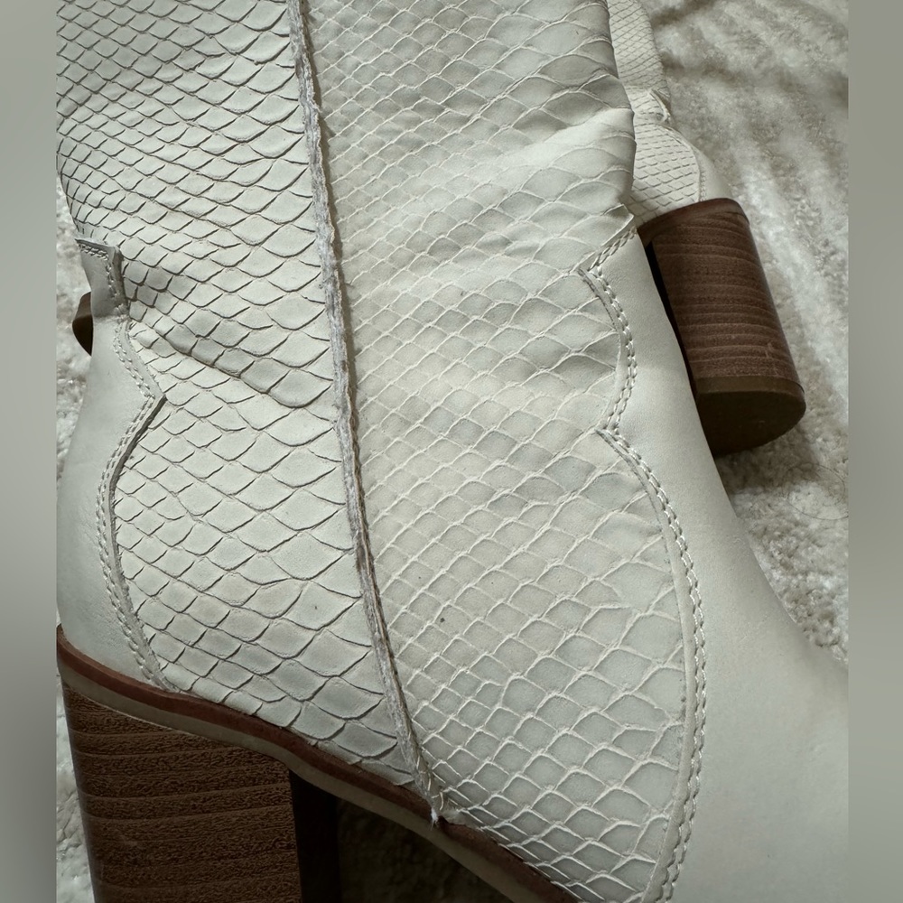 Cowgirl White Booties - Picture 4 of 4